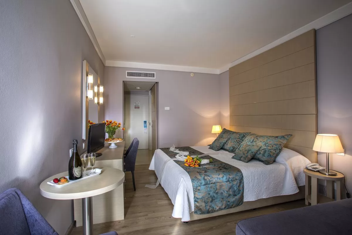 Louis Hotels - Louis Ledra Beach - Honeymoon Room